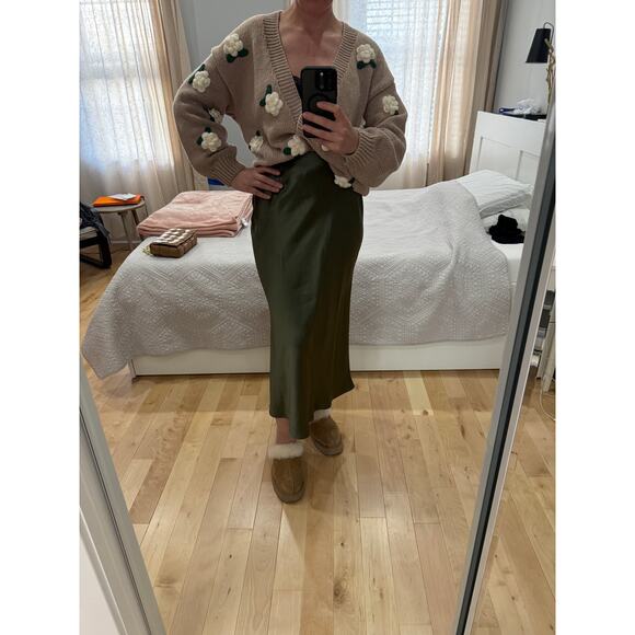 LUNA ITY Beige Knit Cardigan with Crochet Flowers - Picture 5 of 6